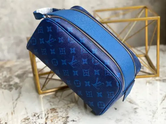 VUITTON POUCH DOPP TOILET KIT LOUIS 0614